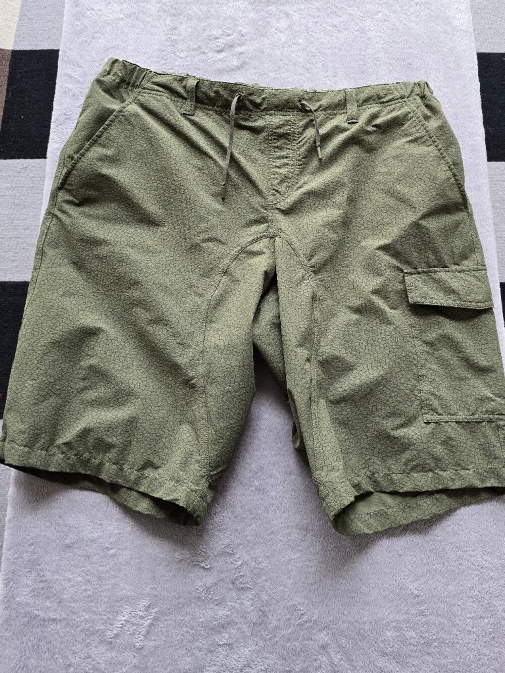 MEC light athletic cargo shorts size 40